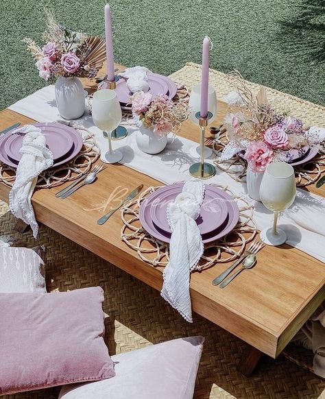 Lilac Picnic Aesthetic, Lavender Picnic Aesthetic, Pink And Purple Picnic, Purple Picnic Aesthetic, Lavender Picnic, Purple Picnic, Rapunzel Wedding Theme, Picnic Dinner Party, Bridal Picnic