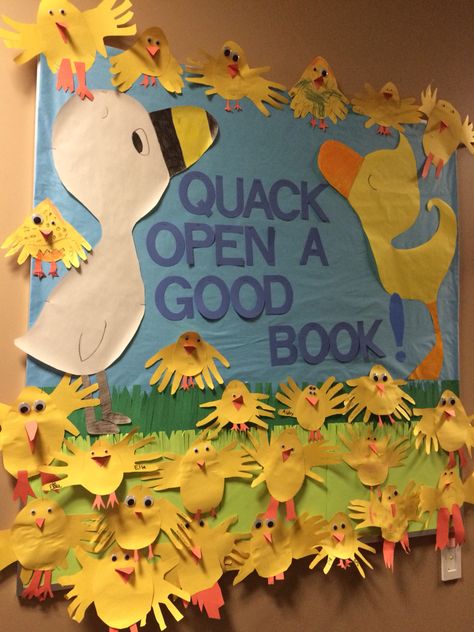 Quack open a good book bulletin board. Kids draw and egg shape and trace two of their hands to create their ducks. Inspired by duck and goose books by tad hills. Duckling Bulletin Board, Duck Classroom Door Ideas, Quack Quack Welcome Back Bulletin Board, Duck Theme Classroom Decor, Duck Classroom Decor, Duck Bulletin Board Ideas, Duck Bulletin Board, Classroom Reward Chart, Adventure Classroom