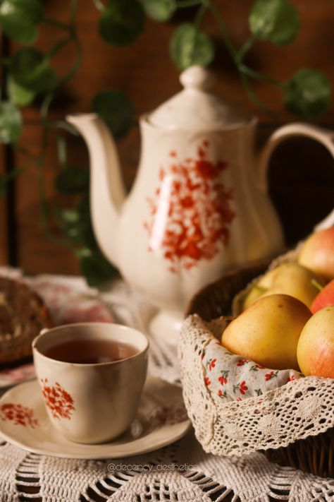 Tea apples vintage autumn fall cozy cottage Cottagecore Autumn Aesthetic, Vintage Aestethic, Cottagecore Photography, Autumn Tea Time, Cottagecore Tea, Autumn Music, Apple Autumn, Cottagecore Autumn, Autumn Cottagecore