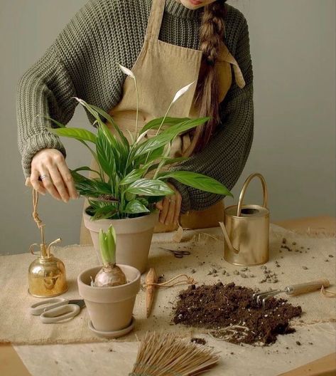 Plant Person Aesthetic, Plant Business Aesthetic, Garden Mom Aesthetic, Plant Science Aesthetic, Art Hobby Aesthetic, Plant Girl Aesthetic, Therapy Aesthetic, Plant Mom Aesthetic, Gardening Aesthetic