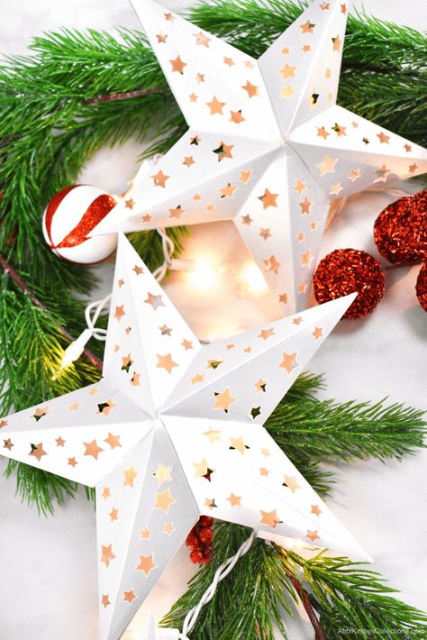 DIY Paper Stars - Christmas Garland with Templates and Tutorial Paper Star Christmas, Christmas Light Garland, Craft Ideas For Beginners, 3d Paper Star, Cricut Ornaments, Star Christmas Lights, Christmas Lights Garland, Diy Christmas Garland, Paper Christmas Decorations