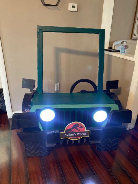 Jeep Photo Booth Jurassic Park Party Decorations Diy, Jurassic Birthday, Jurassic Park Diy Decorations, Jurassic Park Party Decor, Jurassic Park Classroom Theme, Jurassic World Diy Decorations, Diy Jurassic Park Decorations, Diy Jurassic Park, Jeep Photo Booth