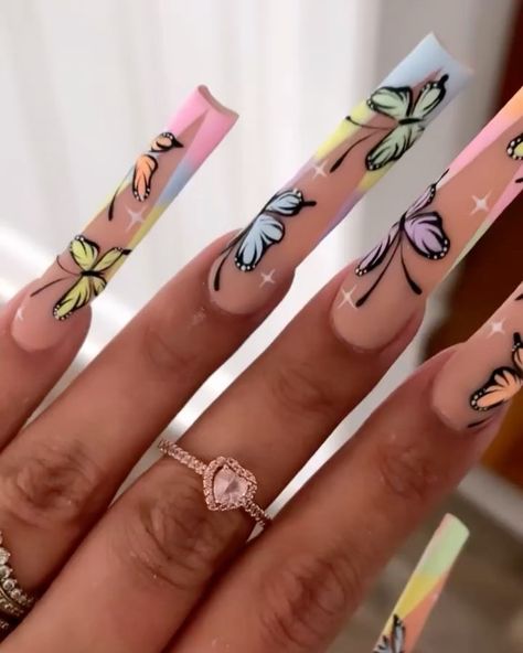 Butterfly Acrylics, Acrylics Summer, Long And Short Nails, Fashionable Celebrities, Popular Nail Shapes, Nail Fashion Trends, Long Nail Designs, Nails 2022, Daily Nail