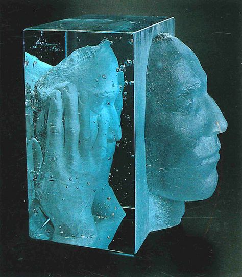 Glass Art Installation, Modern Art Movements, Arte Peculiar, Ice Sculpture, Art Of Glass, Contemporary Glass Art, Cast Glass, Ice Sculptures, Contemporary Glass