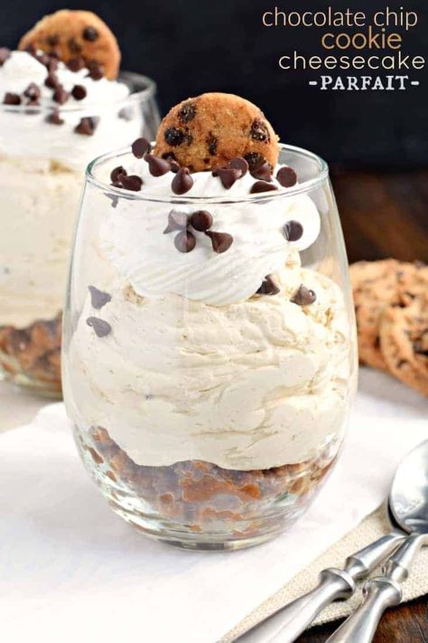 No Bake Chocolate Chip Cookie Cheesecake Parfait Cheesecake Parfait, Cookie Parfait, Crunchy Chocolate Chip Cookies, Chocolate Chip Cookie Cheesecake, Cookie Cheesecake, Hubble Bubble, Cheesecake Parfaits, Parfait Desserts, Shugary Sweets