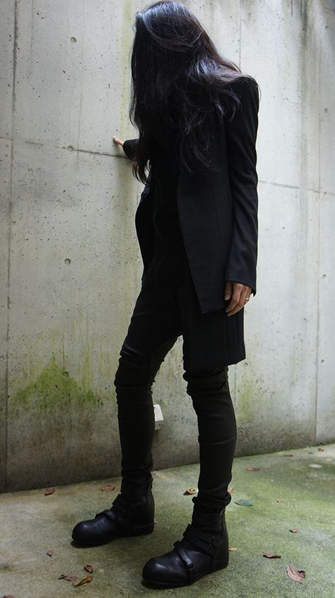 Gerry Keay, Guys Photography, Grunge Men, Look 80s, Gothic Mode, Goth Guys, Gothic Men, Grunge Guys, Pinterest Design