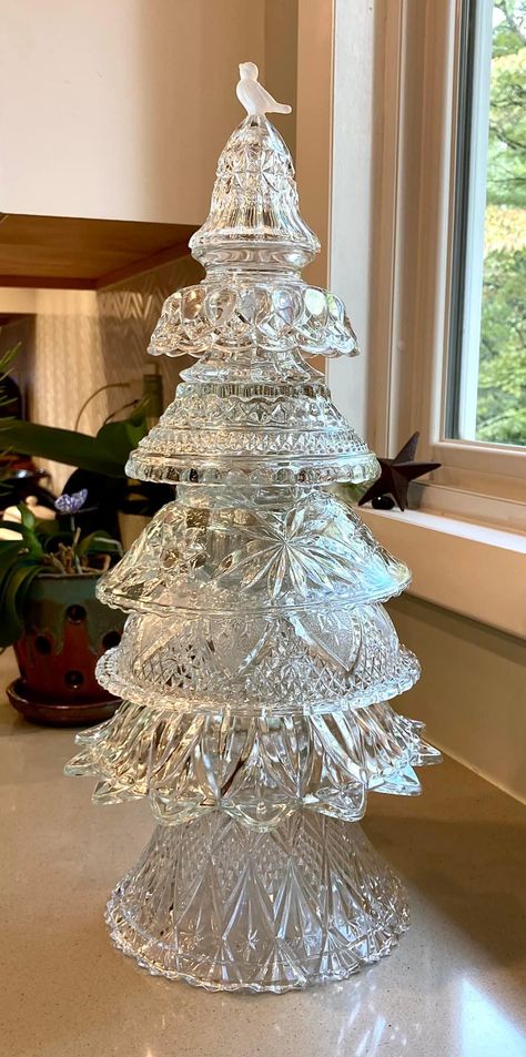 Crystal Christmas Tree, Crystal Christmas, Christmas Tree Art, Creative Christmas Trees, Christmas Tree Crafts, Crystal Tree, Pretty Christmas, Holiday Crafts Christmas, Christmas Ornament Crafts