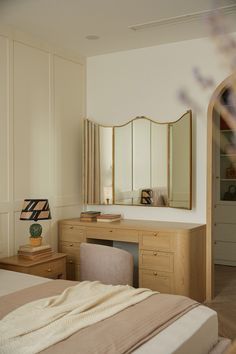 Scandinavian Dressing Table, Dressing Table Design Bedrooms, Minimalist Dressing Table, Bedroom Vanity Desk, Rococo Interior, Elemental Design, Minimalist Vanity, Mirrored Bedroom Furniture, Makeup Area