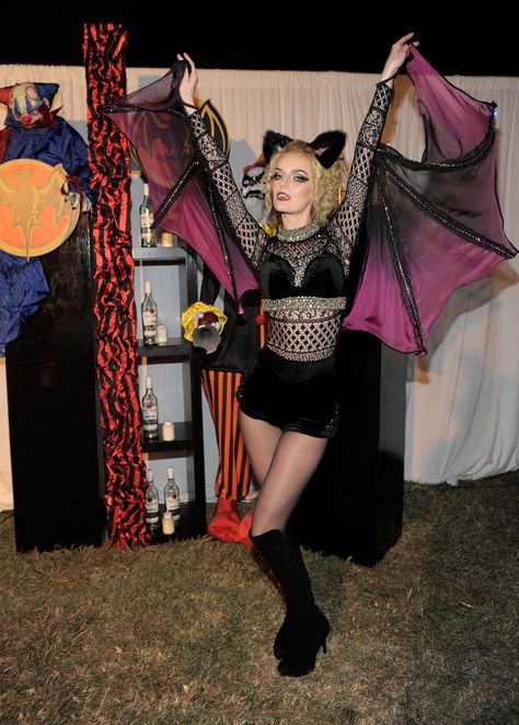 Lydia Hearst showed off her wingspan in a moody bat costume in 2011. Black Dress Halloween Costume, Bat Halloween Costume, Halloween Costumes Pictures, Lydia Hearst, Crazy Celebrities, Best Celebrity Halloween Costumes, Celebrity Costumes, Celebrity Halloween, Bat Costume