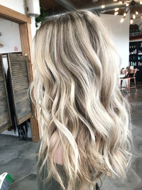 Cool Blonde Highlights Dark Roots, Ashy Blonde For Fall, Blonde With Some Lowlights, Dementional Blonde Hair, Summer Blonde Balayage On Dark Hair, Late Summer Blonde Hair, Light Dimensional Blonde, Cool Blonde Hair Highlights, Cool Blonde With Dimension