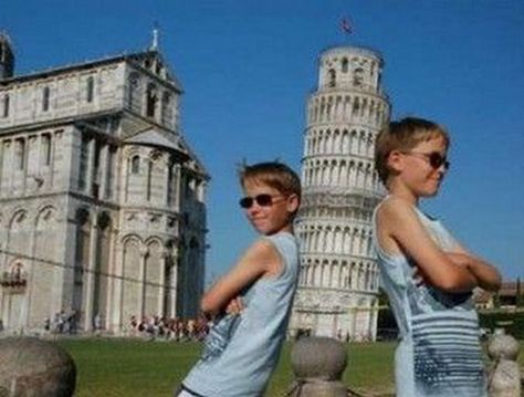 Funny Pisa Photos, Funny Jokes For Kids, Friend Poses Photography, Poses Photography, Dream Travel Destinations, Going On Holiday, Jokes For Kids, Friend Poses, Photo Idea