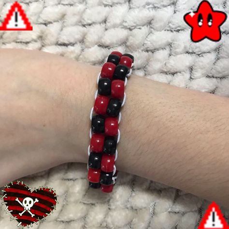 Spider Man Kandi Bracelet, Emo Kandi Ideas, Diy Emo Accessories, Scene Accessories Diy, Emo Bracelets Diy, Diy Punk Bracelet, Kandi Ideas Bracelets, Spiderman Kandi, Scene Emo Bracelets