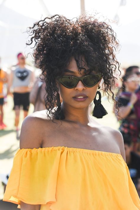 Hairstyle Trends to Try in Spring 2020, According to a Pro Brunette And Blonde Hair, Balayage On Dark Hair, Tattoos Unique Meaningful, Coachella Hair, Couple Tattoos Unique Meaningful, Curly Hair Trends, Wavy Bob Haircuts, Day Hairstyles, Couple Tattoos Unique