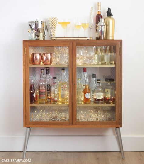 Bar Cabinet Ideas Diy, Alcohol Cabinet, Retro Homes, Yummy Cocktails, Furniture Upcycling, Bar Sala, Retro Cocktail, Cocktail Cabinet, House Deco