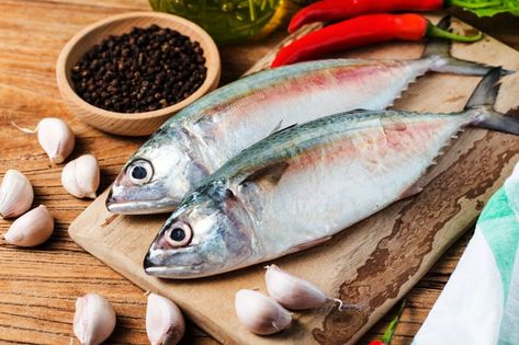 Grilled Fish Recipes, Mackerel Fish, Fish Varieties, Fish Feed, Healthy Fish, Grilled Fish, Fresh Fish, Anchovies, Good Fats