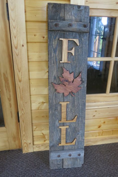 Rustic Porch Ideas, Rustic Porch, Front Porch Signs, Wooden Shutters, Fa Fal, Fall Deco, Pallet Crafts, Fall Crafts Diy, Pallet Art