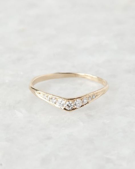 Delicate Aesthetic, Hippie Bride, Gold Band Wedding Ring, Stunning Diamond Rings, Cute Engagement Rings, Future Engagement Rings, Custom Wedding Band, Diamond Rings Design, 20 Off Sale