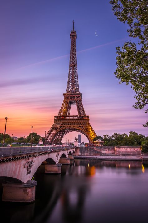 Amidst the romantic allure of Paris, my heart surged with a singular mission: to capture The Eiffel Tower from the Seine in a way that would leave its mark on time. My intentions were bold - to redefine this iconic view as it had never been done before. But formidable barriers stood in my way, with tourists swarming after 5 am, turning my vision into a seemingly impossible dream. Yet, I possessed an attribute that refused to waver: an indomitable determination. In the heart of Paris, the city sa Beautiful Paris Photography, Place Picture, Cute Paris Pictures, Cute Pictures To Print, Paris Photography Ideas, The Eiffel Tower, Perfect Photos, Tower Eiffel, Pictures For Posters