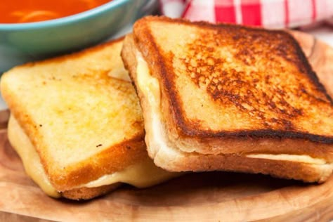 Superhandige tips voor AirFryer: baktijden en recepten Grilled Ham And Cheese, Grilled Ham, Sandwich Bar, Wreaths Diy, Cheese Sandwich, Chapati, Grilled Cheese Sandwich, Ham And Cheese, Easy Lunches