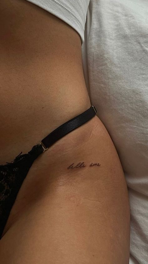 Hip Tattoo Ideas, Quote Tattoo Ideas, Dainty Tattoo, Minimalistic Tattoos, Quote Tattoo, Tattoo Aesthetic, Small Pretty Tattoos, Petite Tattoos, Stylist Tattoos