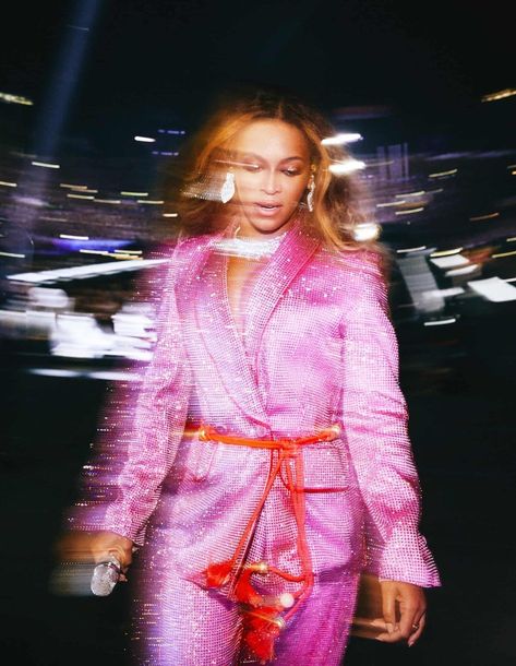 Beyoncé Performing, Pink Wall Collage, Foto Muro Collage, Photographie Indie, Pic Wall, Pink Collage, Wall Aesthetic, Wall Pics, Bedroom Wall Collage