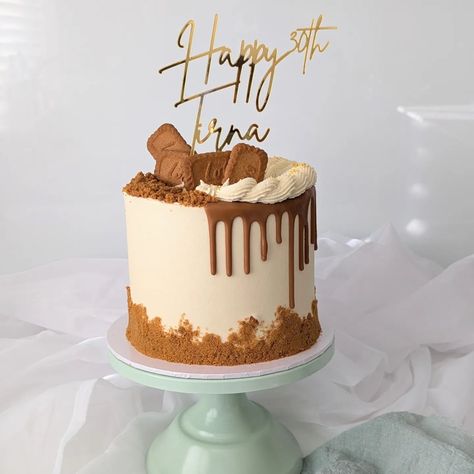 Did you know we have a range of signature cakes on our website you can order? Simply personalize it with a cake topper 🤍 Head on over to the link in our bio to order, please give us at least a week's notice ✌🏻 #biscoff #lotusbiscoff #lotus #vanillacake #cake #vanilla #baker #vanillabuttercream #biscoffcake #foodie #foodporn #baking #buttercream #homemade #biscoffcakes #yummy #corkbaker #waterfordbaker #bakery #biscoffspread #cakesofinstagram #signaturecakes #cakes #delicious #instafood #des... Biscoff Cake, Biscoff Spread, Cake Vanilla, Lotus Biscoff, Cake Studio, Vanilla Buttercream, Vanilla Cake, Cake Topper, Butter Cream