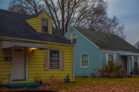 Andrew Curtis, Suburban Aesthetic, American Countryside, Sims4 House, Strangely Familiar, Cowboy Killer, 80s House, 1960s House, Americana Aesthetic