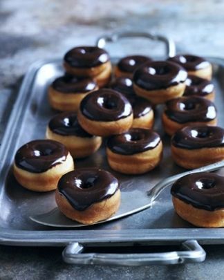 Chocolate Doughnuts, Chocolate Glazed Donuts, Brownie Desserts, Chocolate Donuts, Mini Donuts, Donut Recipes, Beignets, Chocolate Covered, Just Desserts