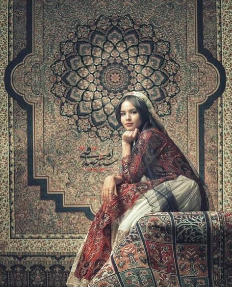 Iranian Fashion Traditional, Traditional Persian Fashion, Ancient Persian Fashion Women, Traditional Persian Clothing, Iranian Aesthetic, Iranian Women Art, Persian Queen Art, Persian Rug Photoshoot, Ancient Persian Women