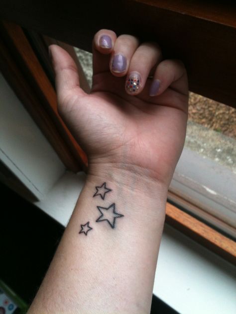 Star Stick N Poke, Star Tattoos Y2k, Star Tattoos Arm, Star Hand Tattoos, 3 Stars Tattoo, Aesthetic Tattoo Ideas, Emo Tattoos, Stick Poke Tattoo, Cute Tiny Tattoos