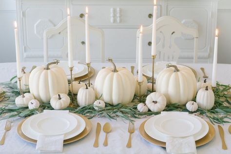 Cheap Pumpkin Decor, Thanksgiving Table Settings Dollar Store, Tablescape Christmas, Football Halloween, Halloween Chic, Best Pumpkin Patches, Elegant Pumpkins, Fall Thanksgiving Decor, Thanksgiving Table Settings