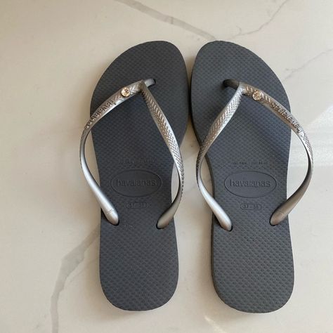 Metallic Gray Havaianas Flip Flops! Havaianas Flip Flops, Metallic Colors, Flip Flops, Super Cute, Size 7, Nordstrom, Plus Fashion, Grey, Fashion Trends