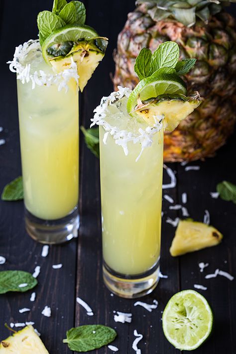 Sweet Tart, Makanan Diet, Pineapple Coconut, Cocktail Drinks Recipes, Alcohol Drink Recipes, Julia Child, Drinks Alcohol Recipes, Alcohol Recipes, Summer Cocktails