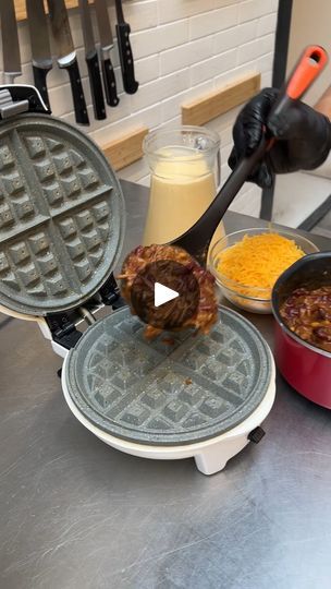 Spicy Waffles, Cornbread Butter, Cornbread Waffle, Cornbread Dishes, Stuffed Waffle, Waffle Ideas, Chefclub Network, Bind It All, Chili Cornbread