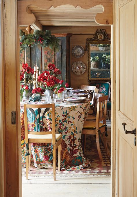 Dining Room Cozy, Chalet Style, Hanging Flowers, The Dining Room, Shop Interiors, Interior Trend, Cozy Space, Traditional Decor, Modern Dining