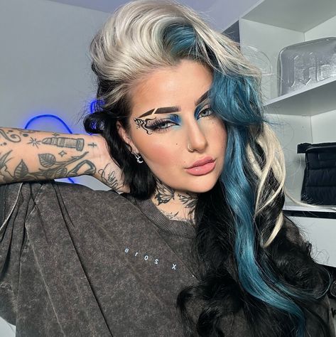 blue hair, hair dye ideas, hair color ideas for brunettes, sunkissed hair brunette Dark Blue Roots Light Blue Hair, Dark And Light Blue Hair, Teal And Black Hair, Fox Hair Color, Autumn Core, Types Of Hair Color, Dyed Hair Blue, Light Blue Hair, Arctic Fox Hair Color