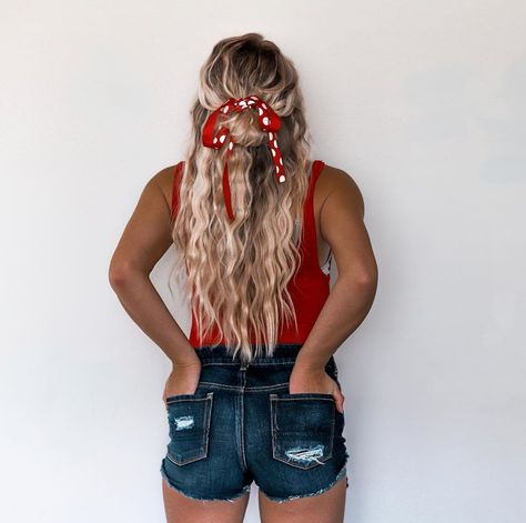 Michelle Kramer on Instagram: “4th of July hair 😍 #hairwaver #4thofjulyhair http://liketk.it/2RICa” Cute 4th Of July Hairstyles, Fourth Of July Hairstyles, Patriotic Hairstyles, 4th Of July Hairstyles, July Hairstyles, French Hairstyles, 4th Of July Hair, Event Hairstyles, Mountain Adventure