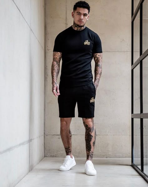 Mens Gym Outfits, Guys Fashion Casual, Mens Casual Suits, Bad Boy Style, Black Monochrome, Jordan Outfit, Mens Photoshoot Poses, Gym Outfit Men, Swag Outfits Men