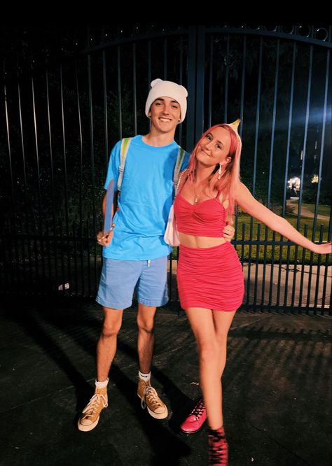 Princess Bubblegum And Finn, Princess Bubblegum Halloween, Scary Couples Costumes, Halloween Couple Costume, Cute Couples Costumes, Matching Halloween Costumes, Classic Halloween Costumes, Princess Halloween Costume, Trio Halloween Costumes