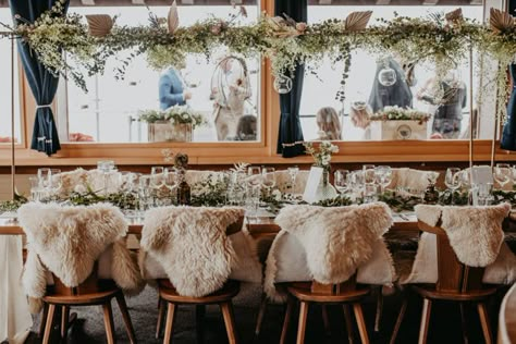 Swiss Alps Aesthetic Winter, Ski Wedding Theme, Winter Lodge Wedding, Alpine Party, Ski Lodge Wedding, Alps Wedding, Alpine Wedding, Layered Table, Alpine Decor