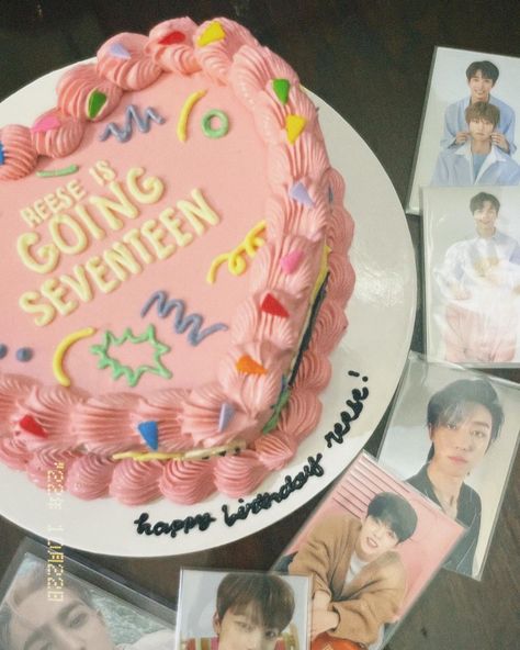 Going Eighteen Cake, Carat Cake Seventeen, Going 17 Cake, Seventeen Cake Design Kpop, Svt Cakes Ideas, Going Svt Cake, Seventeen Themed Cake, Going Seventeen Cake Design, Kue Sweet Seventeen