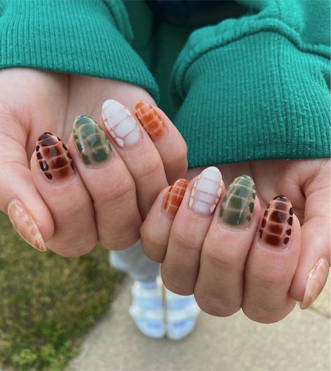 Autumn Nails Brown, Fall Nail Art Autumn, Croc Nails, Nail Art Autumn, Fur Nails, Fall Almond Nails, Brown Fall Nails, Nail Art Fall, Autumn Nail Art