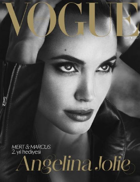 Top Model Poses, Magazine Cover Ideas, Mert And Marcus, Vittoria Ceretti, Vogue Models, Vogue Magazine Covers, Model Magazine, Fashion Magazine Cover, Vogue Us