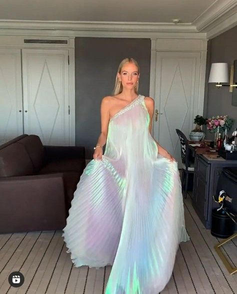 Iridescent Fashion Editorial, Iridescent Wedding Dress, Core Fashion, Iridescent Dress, Mermaid Core, Nature Tattoo, Aesthetic Nails, Makeup Clothes, Nails Makeup