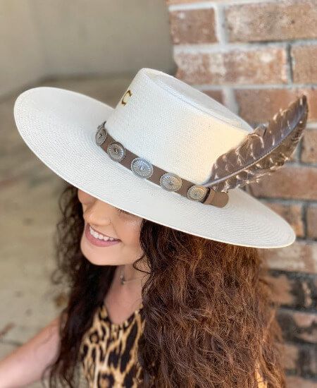 Gypsy Waltz || The Sierra Desert Charlie 1 Horse Hat $139.95    #outfitoftheday #styleoftheday  #outfitinspiration #ootd #onlineboutique #boutique #onlineshopping #fashion #love #shopsmall #trend #style #fashion #womensclothing #shoplocal #styleblogger #womensfashion #wearitloveit #2020fashion #casualstyle #casualoutfit #western #fringe #hates #bellbottoms Charlie Horse Hats, Western Hat Styles, Straw Hats Outfit, Charlie 1 Horse Hat, Charlie Horse, Western Looks, Plaid Shirt Outfits, Western Glam, Urban Cowgirl