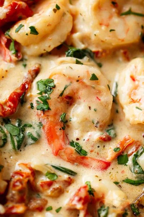 Delicious Creamy Garlic Butter Tuscan Shrimp – CUCINADEYUNG Sun Dried Tomatoes And Spinach, Tuscan Shrimp, Shrimp Dishes, Sun Dried Tomatoes, Think Food, Seafood Dinner, Creamy Garlic, Idee Pasto Sano, Creamy Sauce