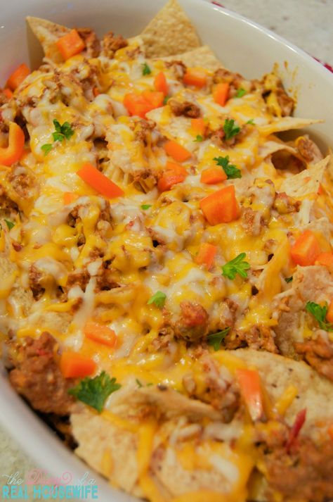 Season Ground Beef, Nacho Casserole, Baked Nachos, Nachos Supreme, Cheesy Nachos, Easy Nachos, Lime Chicken Tacos, Mexican Casserole Recipe, Beef Meals