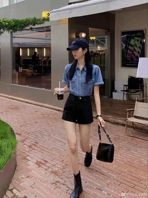 Korean Short Pants Outfit, China Summer Fashion, Japan Summer Fashion Street Style, Summer Outfits Japan Street Styles, Summer Ootd Korean, Japan Summer Outfit Street Style, Asian Summer Fashion, Korean Street Fashion Summer, Korea Summer Outfit