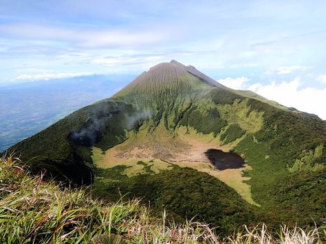 Mount Kanlaon climb in April 2014. Kanlaon Volcano, Mount Kanlaon, Araling Panlipunan Design, Lava Photography, Acid Wallpaper, Kalibo, Graffiti Wallpaper Iphone, Graffiti Wallpaper, Volcano