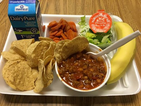 Happy ‪#‎NationalChiliDay‬ from Bartow County School District: "Delicious! Georgia Grown Candied Carrots, Chili with Whole Grain Tortilla Chips. What a wonderful lunch! Thank you Clear Creek Cafe!" Usa Lunch Food, Boarding School Food, American School Lunch, School Food Cafeteria, Cafeteria School Lunch, Lunchroom Recipes, American Lunch, Prison Food, Cafeteria Lunch